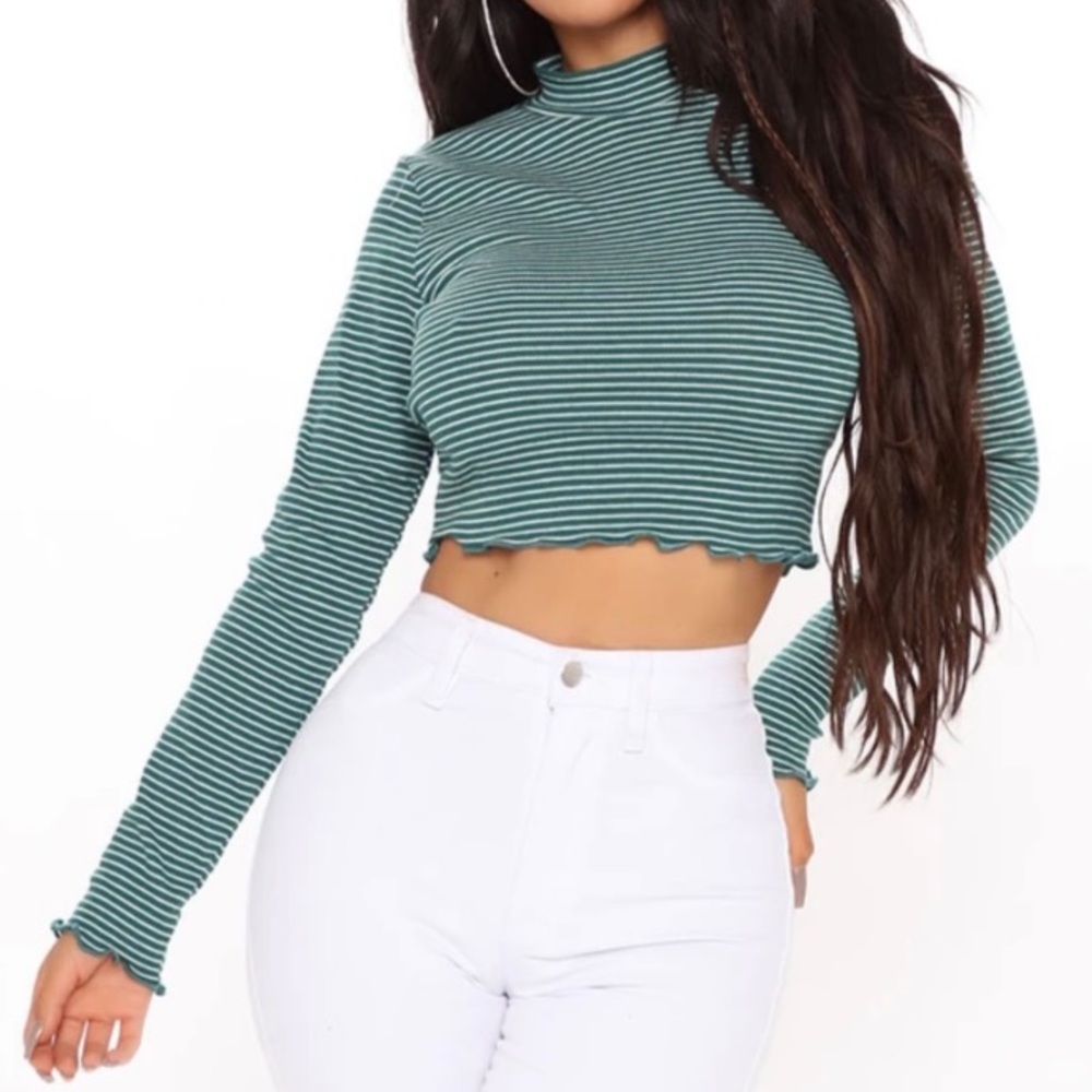 Green and white long sleeve crop top